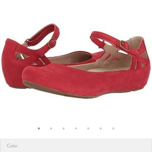 NWB Earthies Red Nubuck Capri flats sz 9 brand new